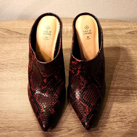 CALL IT SPRING FAUX LEATHER SNAKE SKIN SIZE 8 RED/BLACK COLOR. - Picture 2 of 3